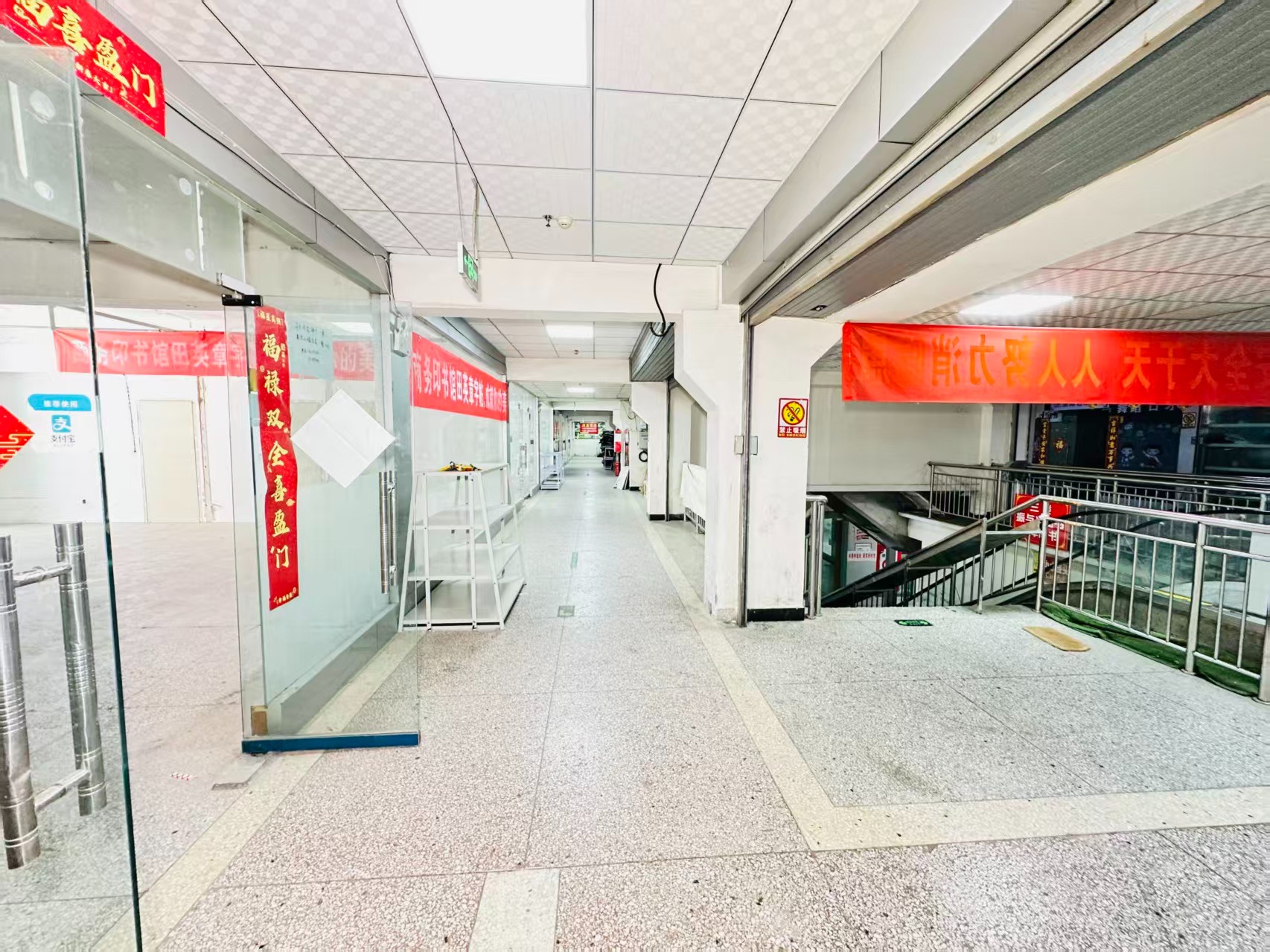 桂圆路引入人工智能技术应用场景，推动AI与商业、零售、电商、企业服务等领域融合发展。