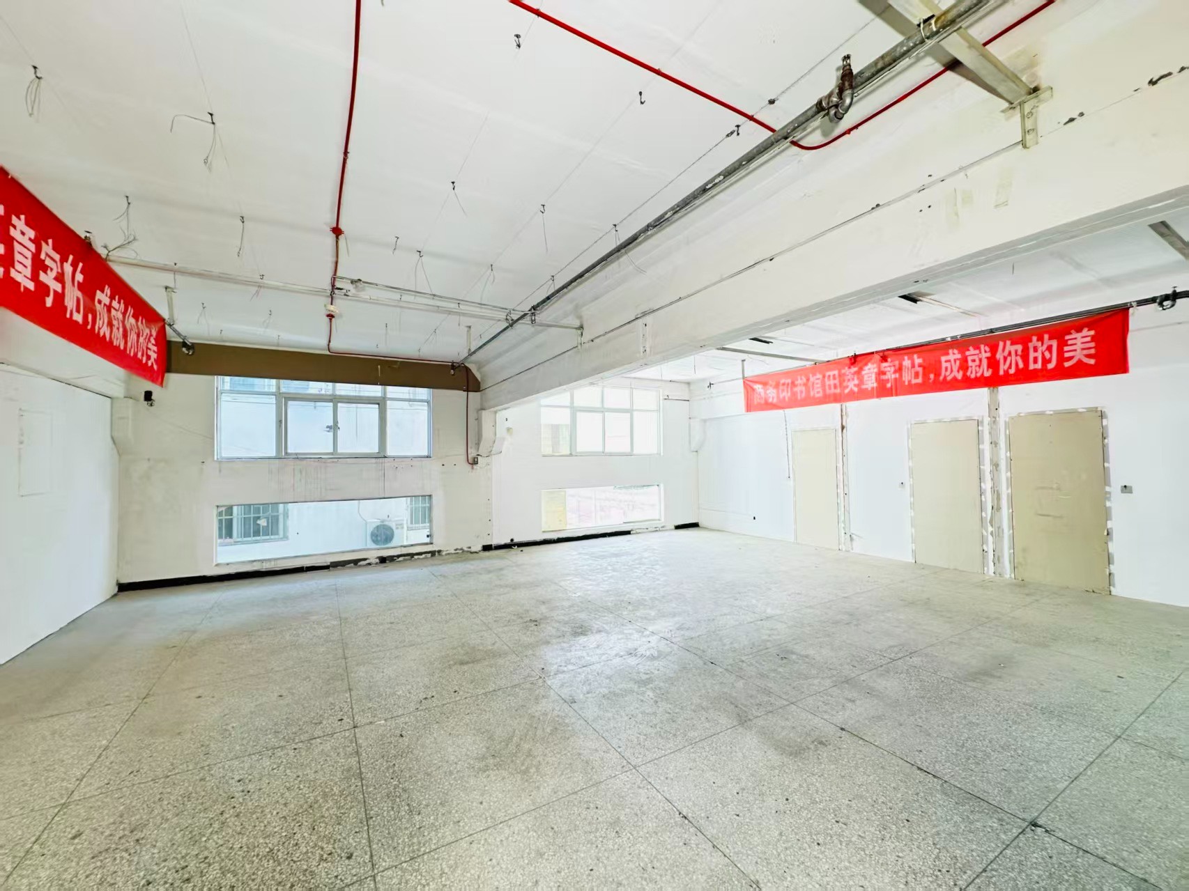 桂圆路重点吸引人工智能应用、数字经济、电商直播、智能制造服务、软件开发、科技创新企业及创业团队入驻